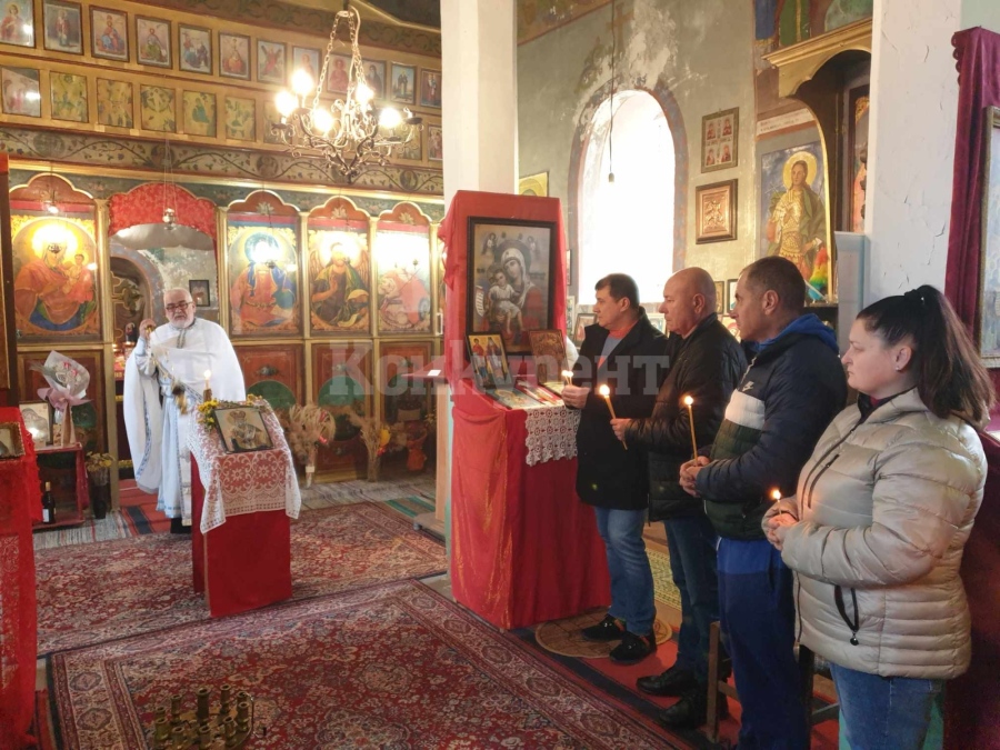 По инициатива на кмета на Борован бе осветен и раздаден рибен курбан по случай Никулден  СНИМКИ