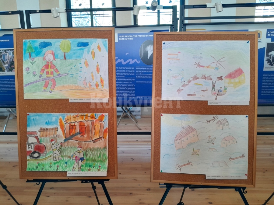 Заместник-кметът Борисова награди част от победителите в конкурса „С очите си видях бедата“ СНИМКИ