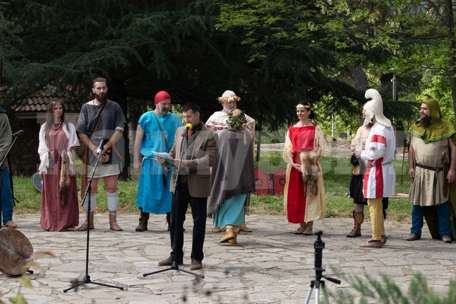 Спектакъл, посветен на бита и културата на древните траки, беше представен в Казанлък