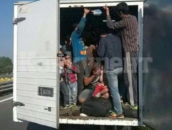 Край Вършец откриха 26 нелегални мигранти, наблъскани в камион