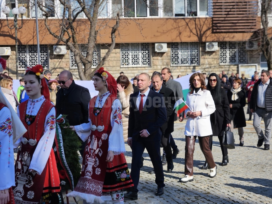 Берковица се поклони пред паметта на всички герои