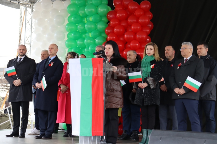 Десетки жители на Козлодуй честваха Националния празник на България