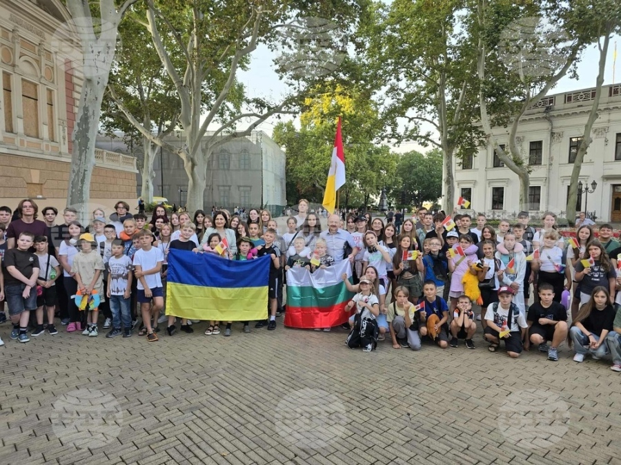Сто украински деца на военни инвалиди и на загинали войници от Одеса и региона заминаха на почивка в България за сметка на българската държава
