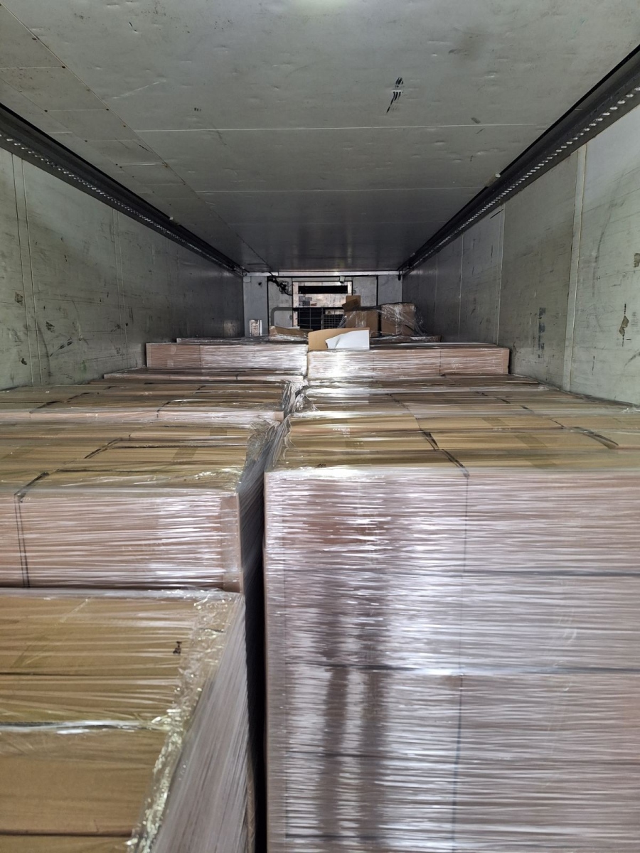 Над 20 тона заготовки за цигарени кутии задържаха митническите служители във Видин