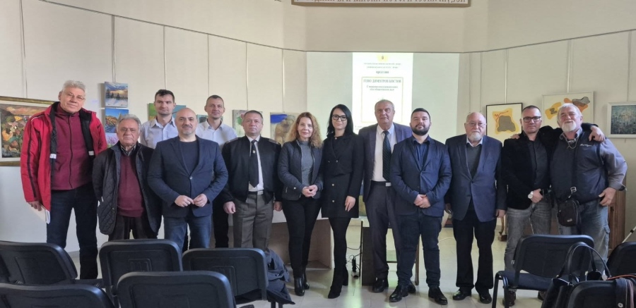 КНИГА ЗА МАКЕДОНСКИ ВОЙВОДА СЪБРА ИЗВЕСТНИ ЛИЧНОСТИ ВЪВ ВРАЦА