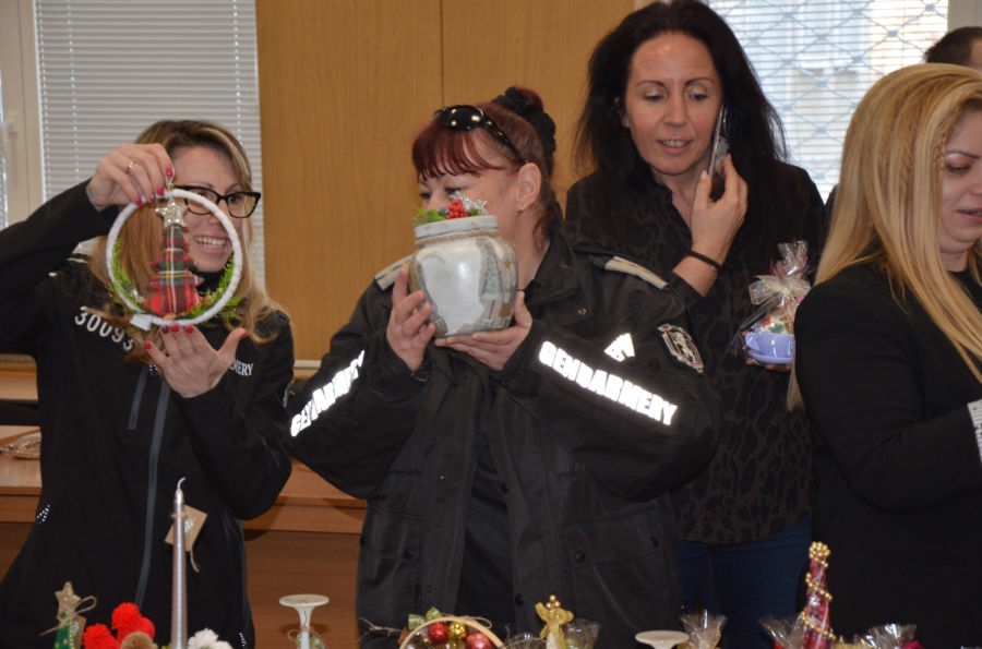 9 591 лева и 20€ са събрани на благотворителен базар за деца на загинали служители от системата на МВР