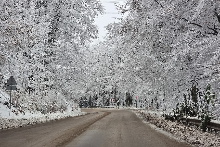 43 машини чистят пътищата в област Монтана
