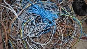 Спипаха апаш, нахлул в цех да краде кабели