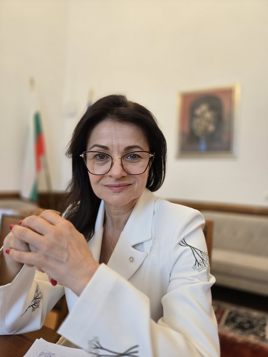 Росица Кирова ще отбележи 3 март с българските общности в Украйна и Молдова и ще направи дарения за образованието и културните институции