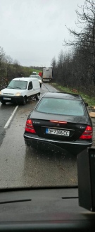Заваля дъжд и Е 79 се осея с аварирали ТИР-ове, на Петрохан вали сняг