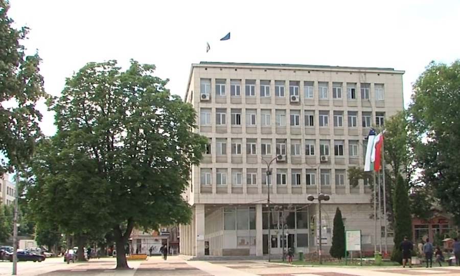 Активна дейност сред подрастващите през 2025 г. отчете пред Общинския съвет в Мездра комисията за борба с противообществените прояви на деца