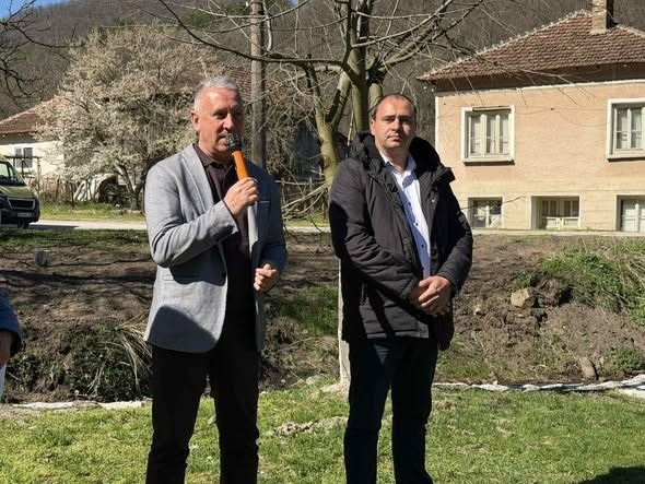 Отбелязаха седмицата на гората в село Стакевци