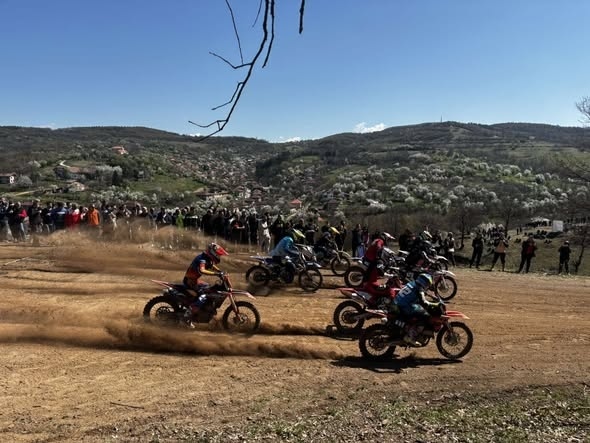 Проведе се 32-рият Великденски традиционен мотокрос в Мездрея