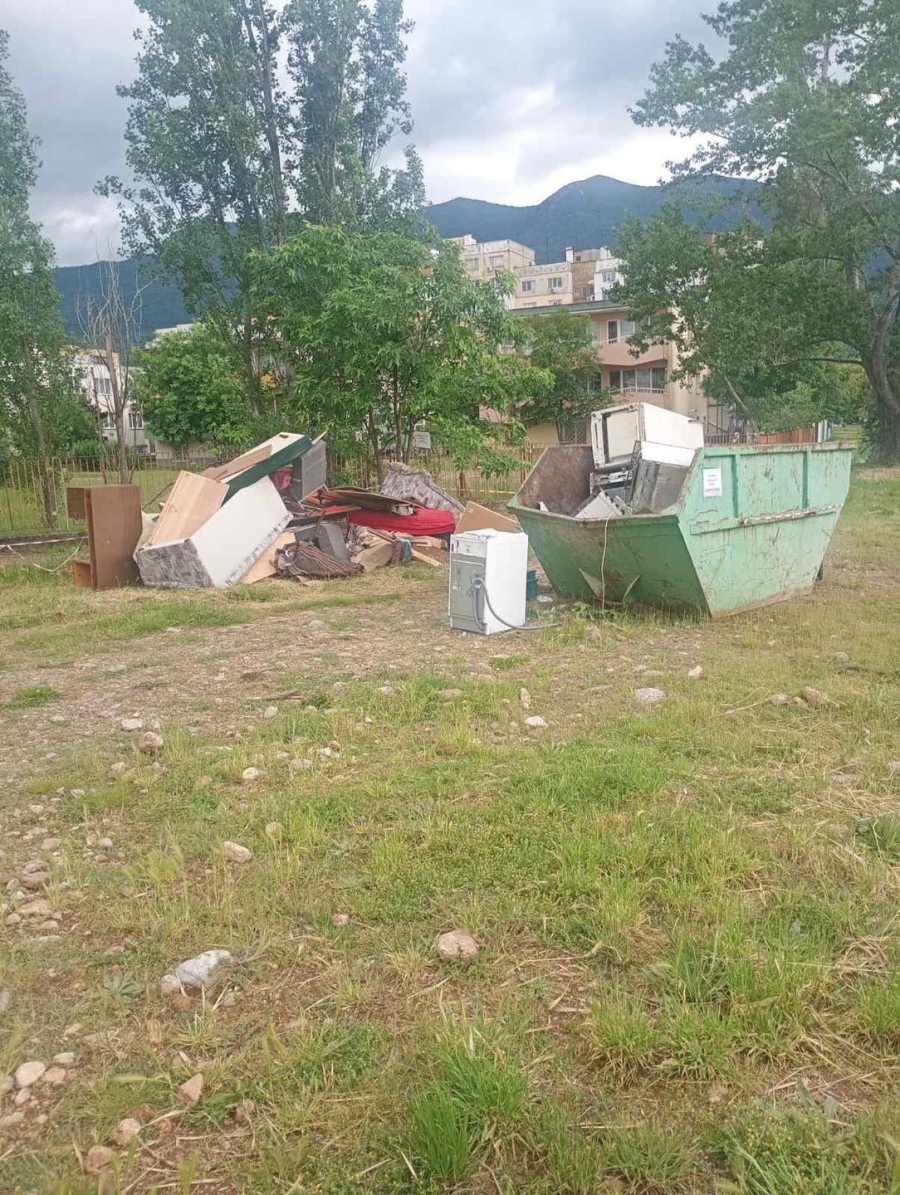 Десетки граждани се включиха активно в пролетната кампания на Община Враца