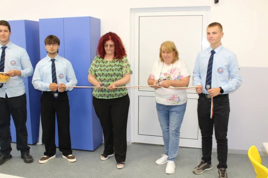 ПТГ „Никола Йонков Вапцаров“, гр. Враца откри модерен STEM център
