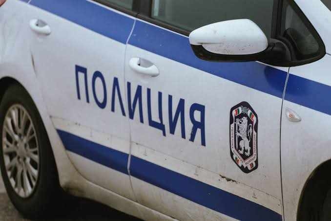 Мъж без книжка подкара дерегистриран автомобил