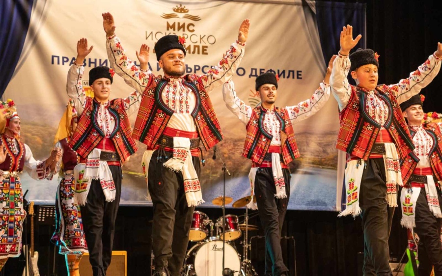 Конкурс за красота и фолклорен концерт украсиха финала на XXXI Празници на Искърското дефиле 