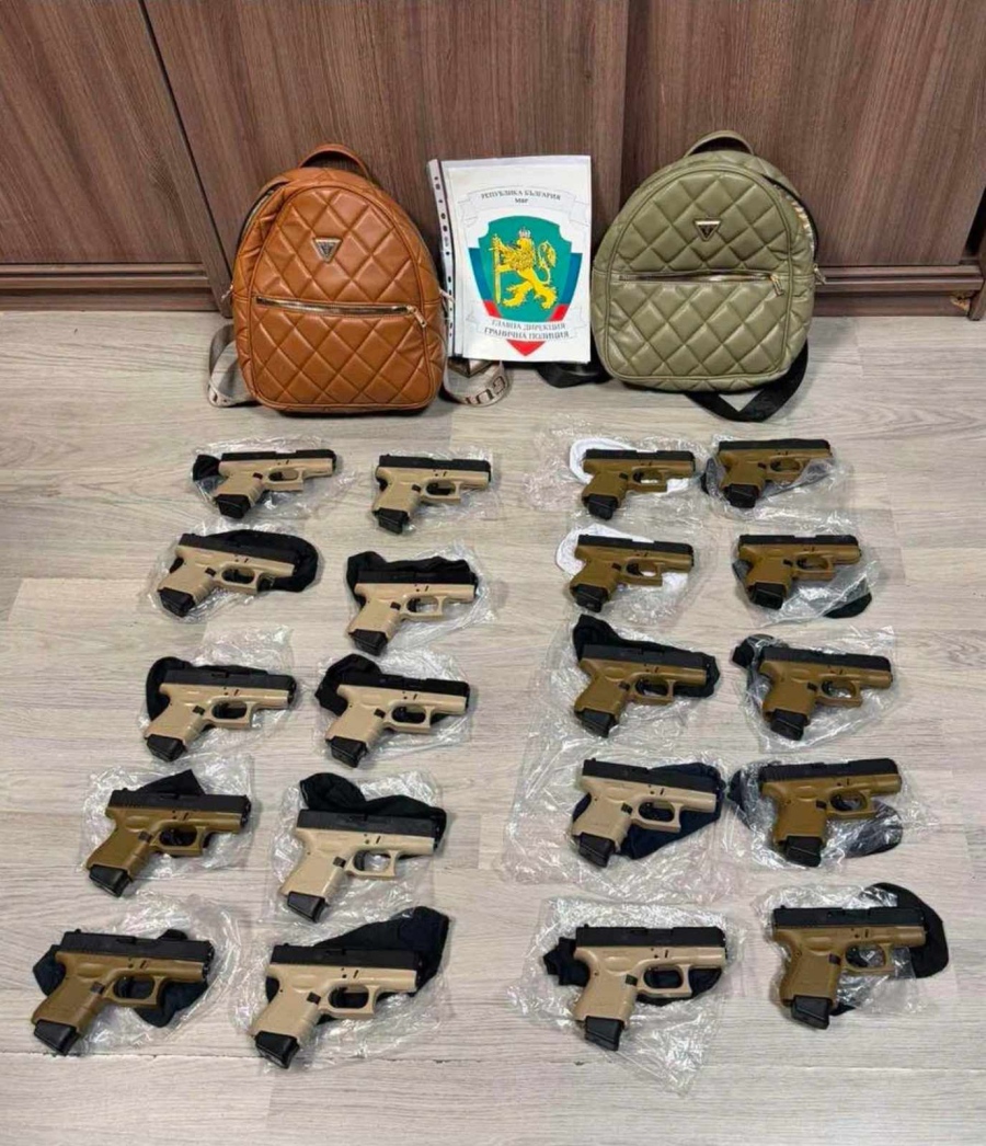 Гранични полицаи предотвратиха опит за внасяне на 20 бойни пистолета през ГКПП „Капитан Андреево“