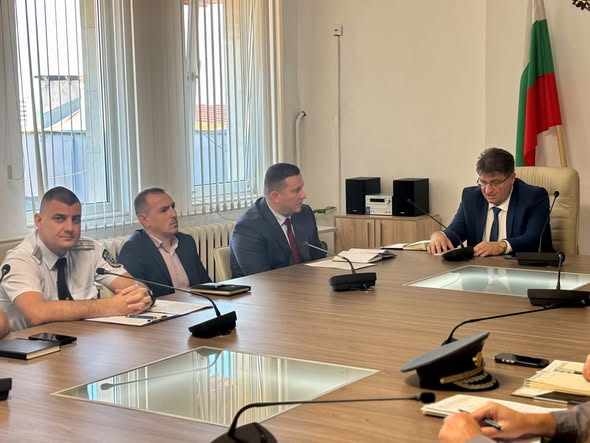 Областният управител Росен Михайлов проведе работна среща за подготовката на изборите