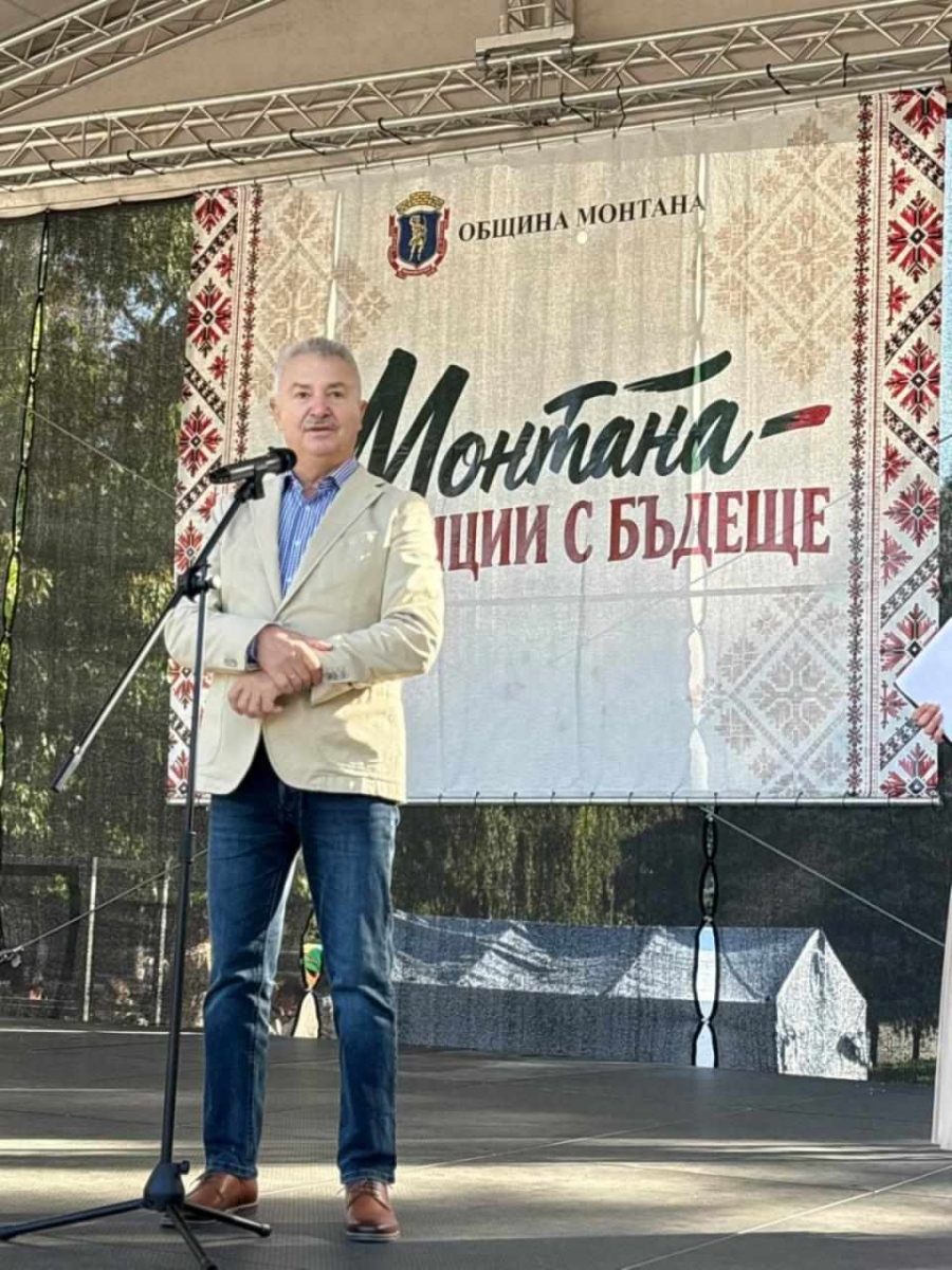 „Монтана – традиции с бъдеще“ събра 300 самодейци  на площад „Жеравица“