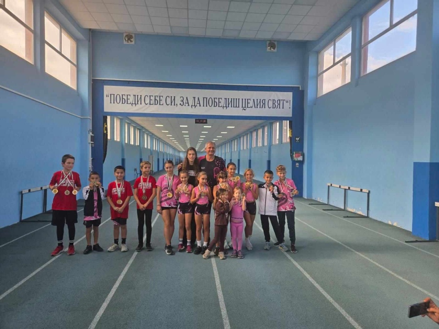 Малките „розови пантери“ на СК „Радуканови“ обраха медалите на международния турнир „Дортикум“