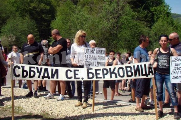 Шефът на АПИ отива при протестиращите на \