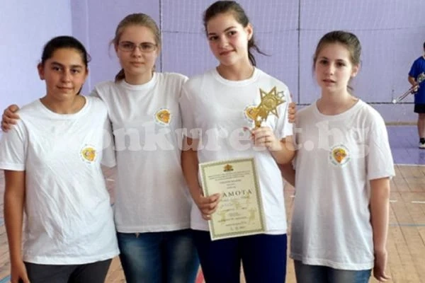 Маринова класира бадминтонистки в Топ 10