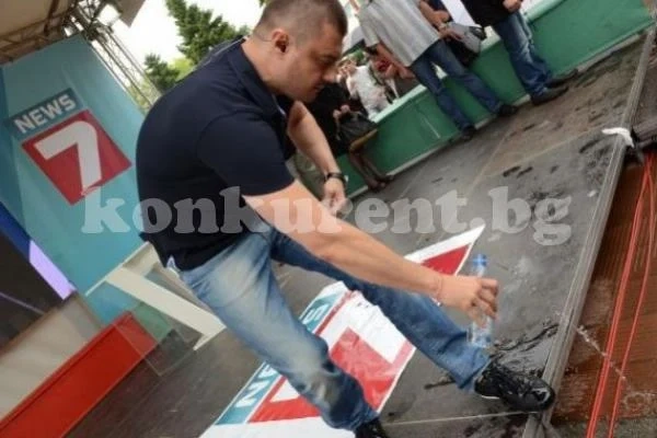 Провокация срещу Бареков и във Враца
