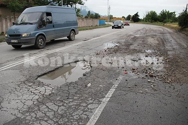Жалби в КЗК бавят кърпенето на дупките във Враца