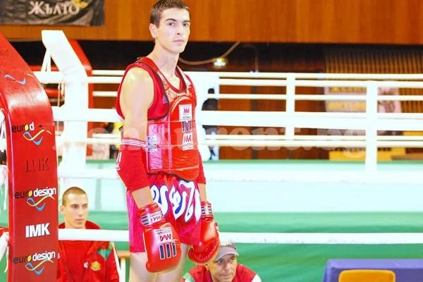 Асен Асенов стигна до финала на К1