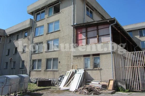 Обновяват дом за стари хора