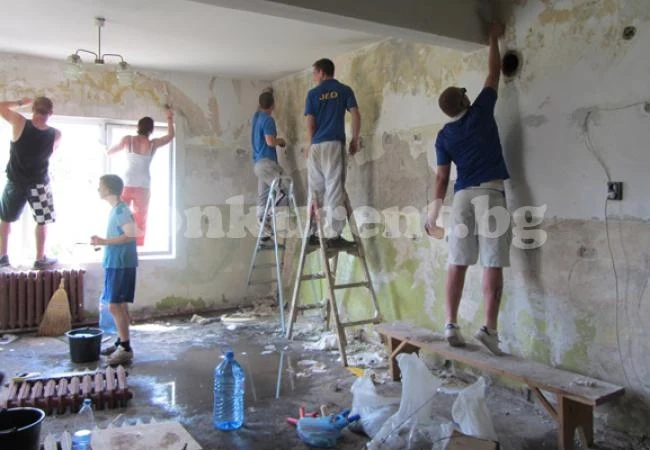 Англичани ремонтират без пари в Берковица