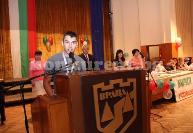 Кметът връчи златни медали на отличници