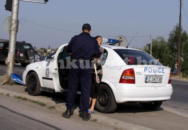 Арестуваха ромка, подкупвала полицаи