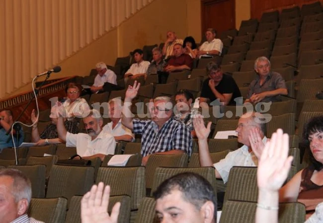 Сенатори помагат на нуждаещи се
