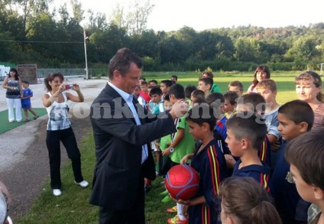 Кмет награди призьорите във футболна надпревара