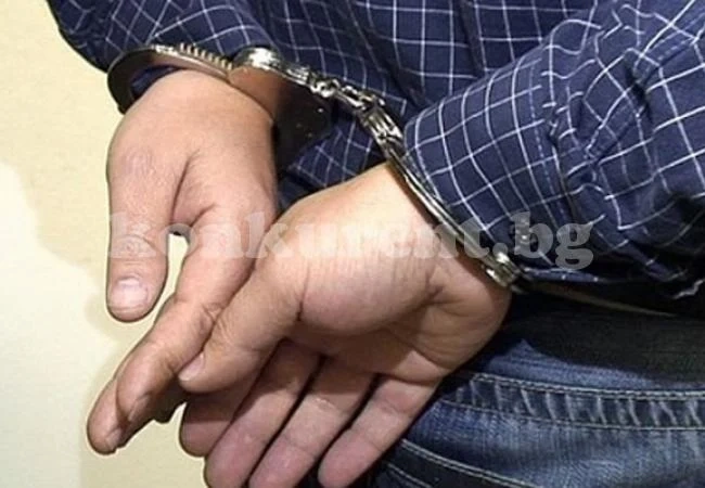 След криеница и гонка полицейски служители арестуваха крадец
