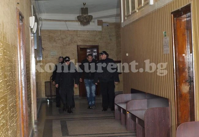 39 години затвор за убийство на некрофил