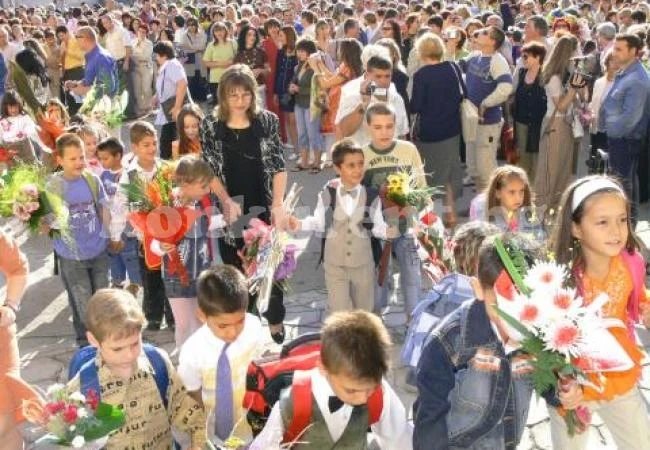 600 първолаци взимат помощ наесен