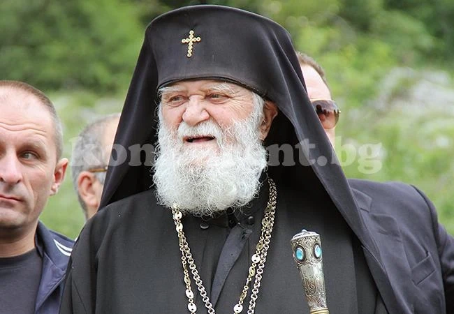 Дядо Калиник поема временно Варненската митрополия