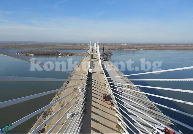 Спират тировете по Дунав мост – 2 при силен вятър