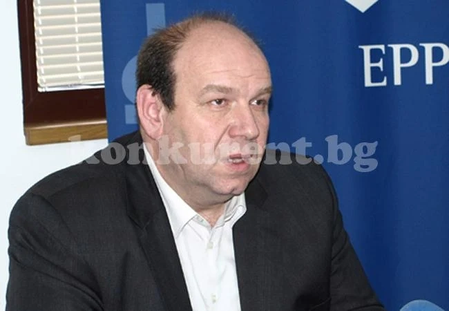 Двама чакат от Бойко благословия за лидер