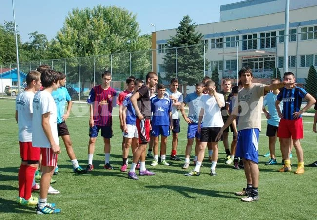 На „Огоста” събраха 30 футболисти за U17