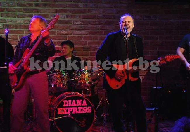 Музикант от Берковица свири в „Диана Експрес”