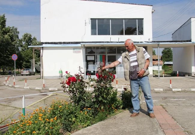 Кмет освободи служителки с грамоти за благодарност