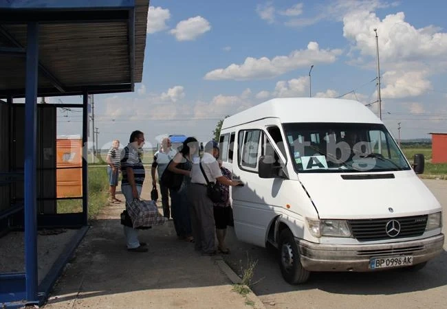 Паркирани коли пречат на алтернативния транспорт във Враца