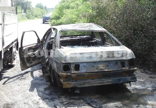 Кола се запали в движение