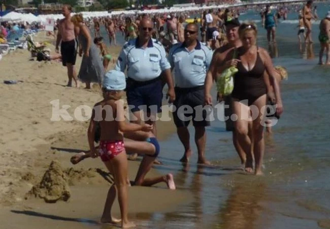 Наши полицаи бдят на морето