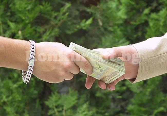Само за месец измамници прибраха 10 бона от баби