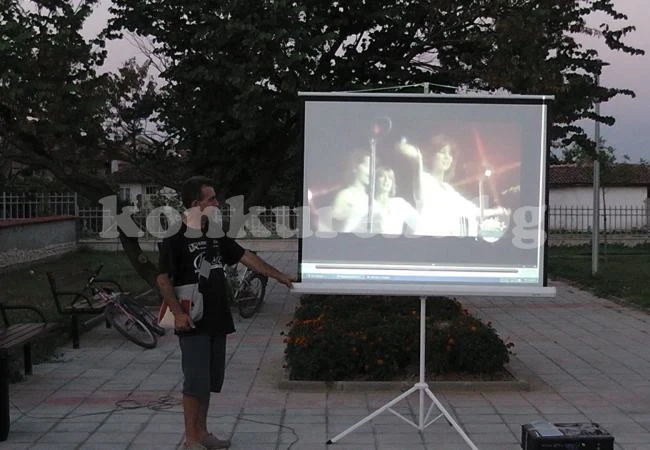 В Ружинци гледат „кино под звездите”